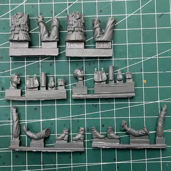 1/35 WWI Grenadiers, 4 Figures, Resin Model Figure Kit, Unassembled and Unpainted