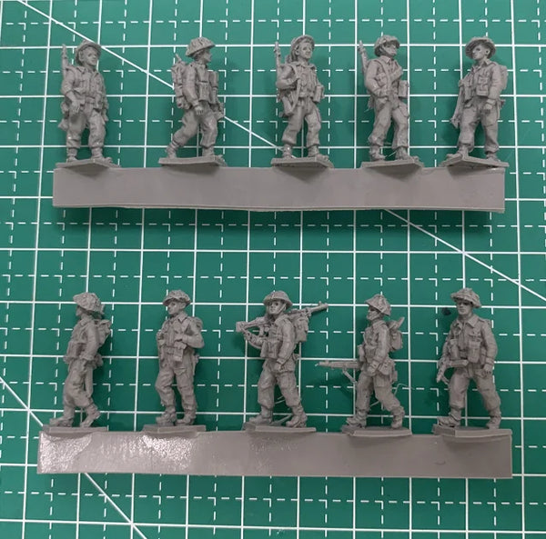 1/72 WWI British Marching Soldiers, 10 Figures, Resin Model Figure Kit, Unassembled and Unpainted