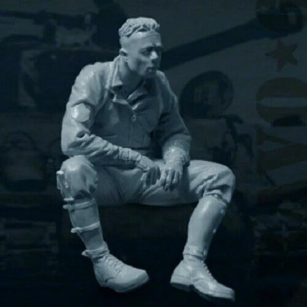 1/35 WWII British Soldier Resting in Shorts, Resin Model Figure Kit, Unassembled and Unpainted