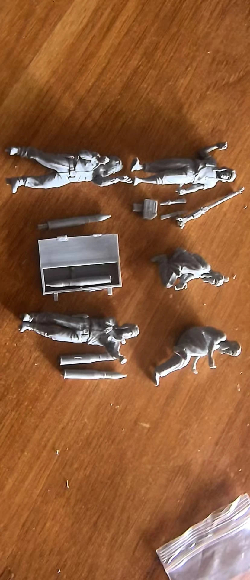 1/35 WWII Soviet Tank Crew Loading Ammunition, 5 Figures, Resin Model Figure Kit, Unassembled and Unpainted
