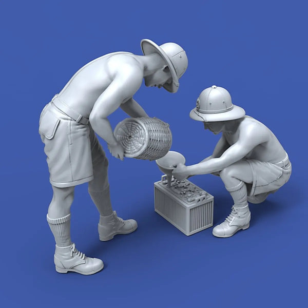 1/35 WWI Colonial Prospectors Panning for Gold, 2 Figures, Resin Model Figure Kit, Unassembled and Unpainted