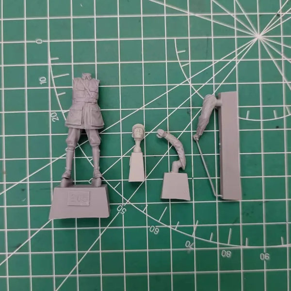 1/35 WWI Austro-Hungarian Officer, Resin Model Figure Kit, Unassembled and Unpainted