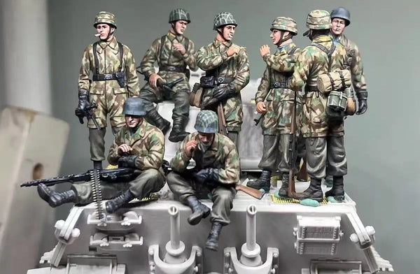 1/35 WWII German Infantry Squad in Combat Positions, 8 Figures, Resin Model Figure Kit, Unassembled and Unpainted