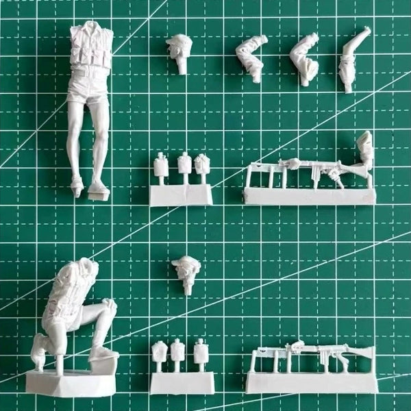 1/35 Colonial African Scouts Soldiers, 2 Figures, Resin Model Figure Kit, Military Theme, Unassembled and Unpainted