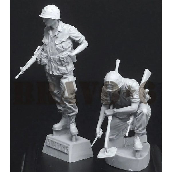 1/35 WWII US Mine Detector Team, 3 Figures, Resin Model Figure Kit, Unassembled and Unpainted