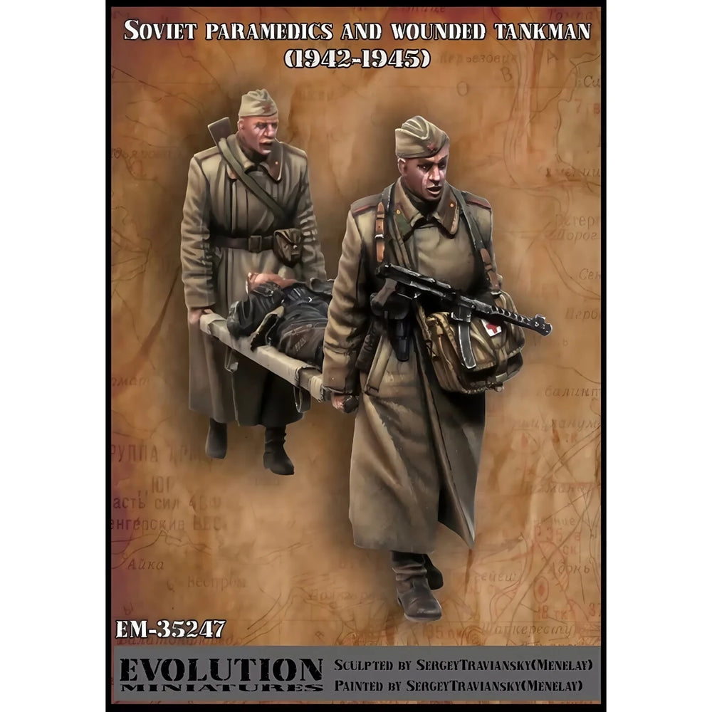 1/35 WWII Soviet Paramedics with Wounded Tankman, 3 Figures, Resin Model Figure Kit, Unassembled and Unpainted