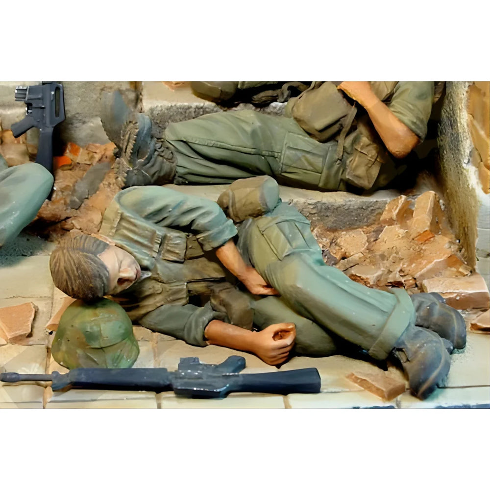 1/35 WWII US Soldiers Resting, 4 Figures, Resin Model Figure Kit, Unassembled and Unpainted