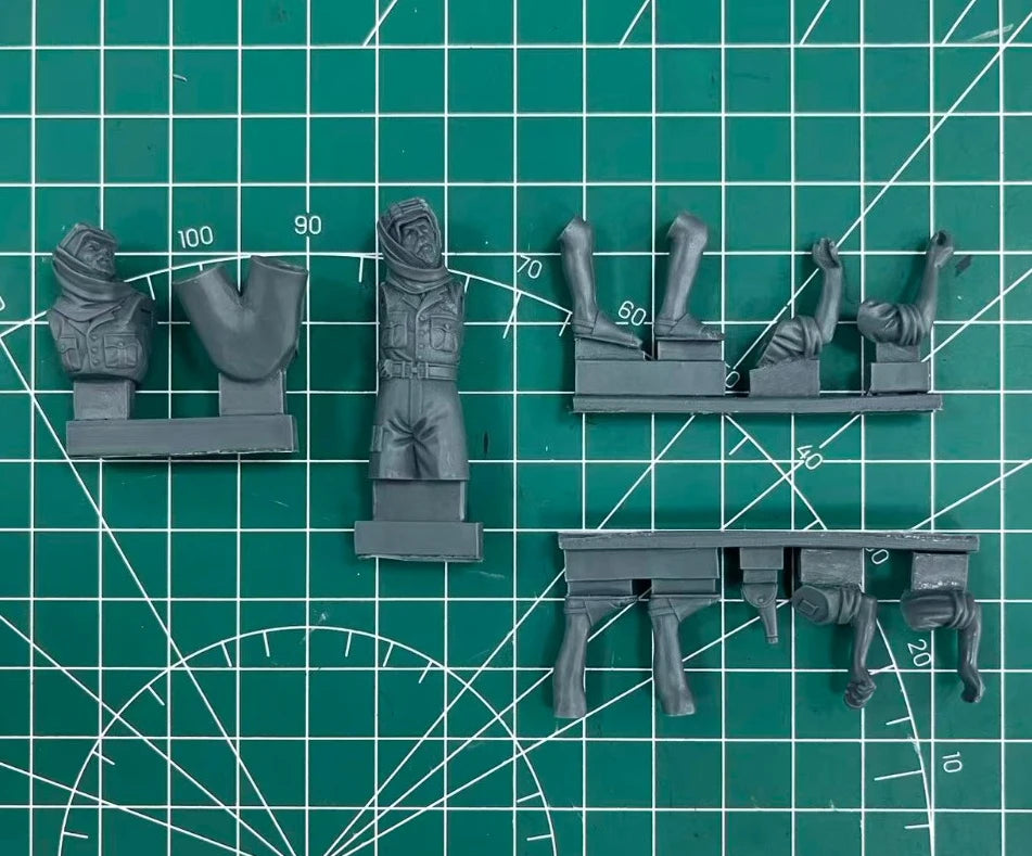 1/35 WWII British SAS Jeep Crew, 2 Figures, Resin Model Figure Kit, Unassembled and Unpainted