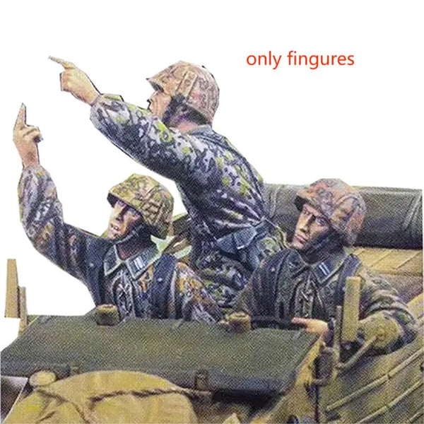 1/35 WWII German Panzer Crew Signaling, 3 Figures, Resin Model Figure Kit, Unassembled and Unpainted