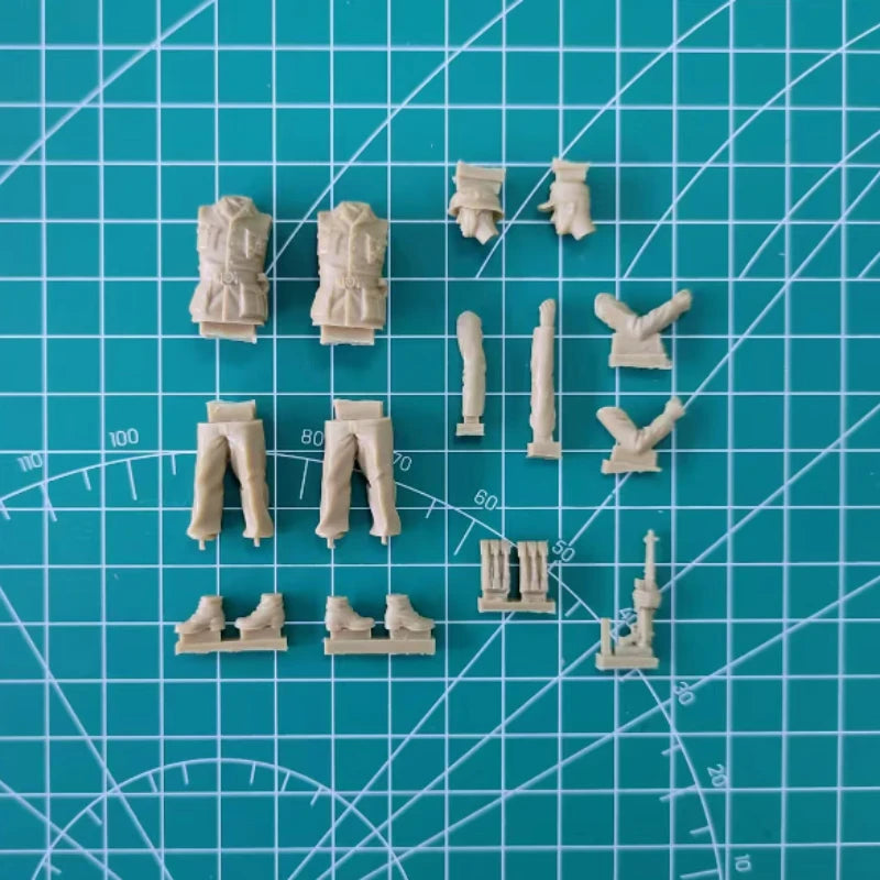 1/35 WWII Afrika Korps Soldiers, 2 Figures, Resin Model Figure Kit, Unassembled and Unpainted