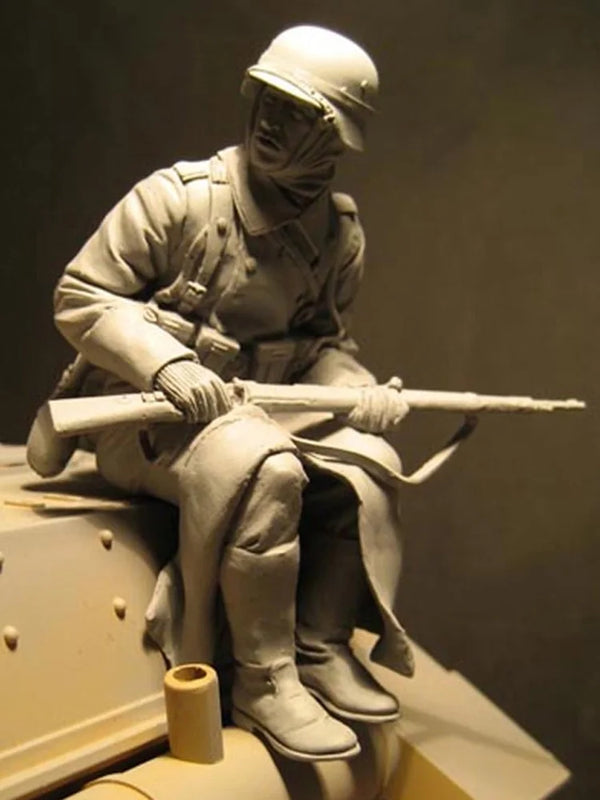 1/16 WWI Officer Seated, Resin Model Figure Kit, Unassembled and Unpainted