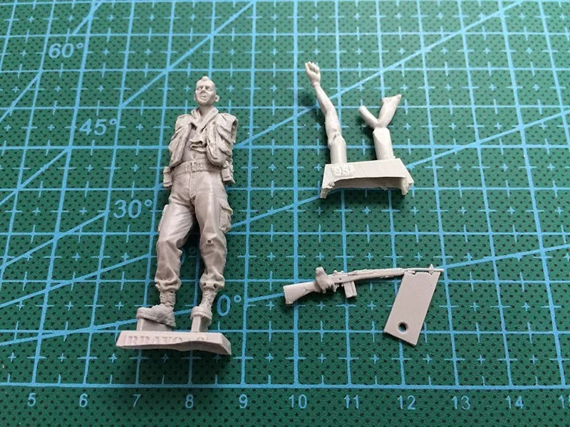1/35 Vietnam War Southeast Asian Soldier, Resin Model Figure Kit, Unassembled and Unpainted