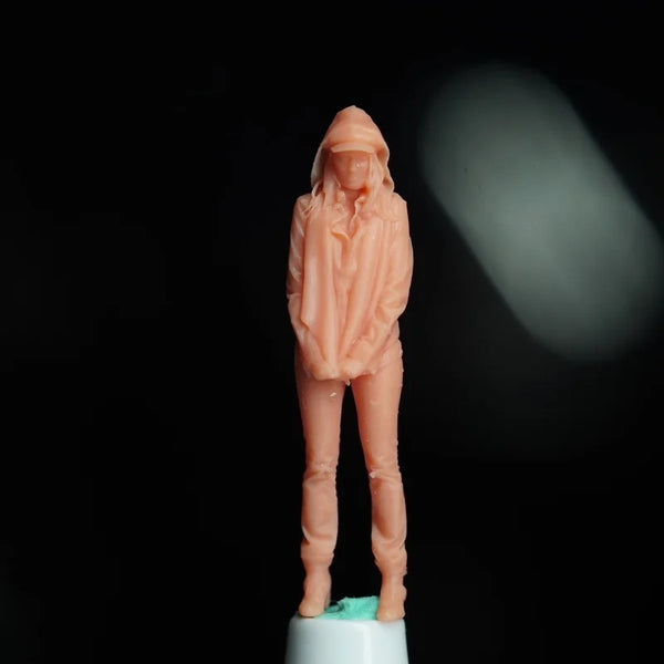 1/64 Modern Girl in Hoodie, Resin Model Figure Kit, Unassembled and Unpainted