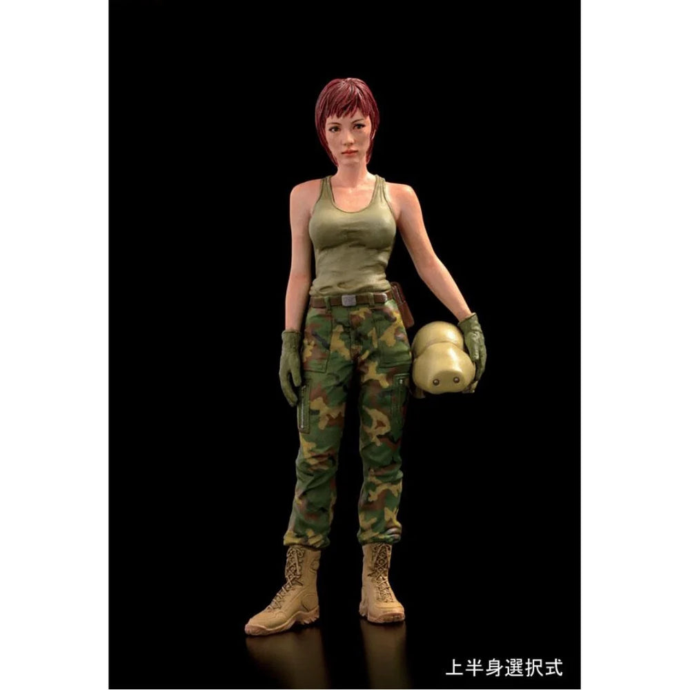 1/20 Modern Female Soldier Carrying Helmets, Resin Model Figure Kit, Unassembled and Unpainted