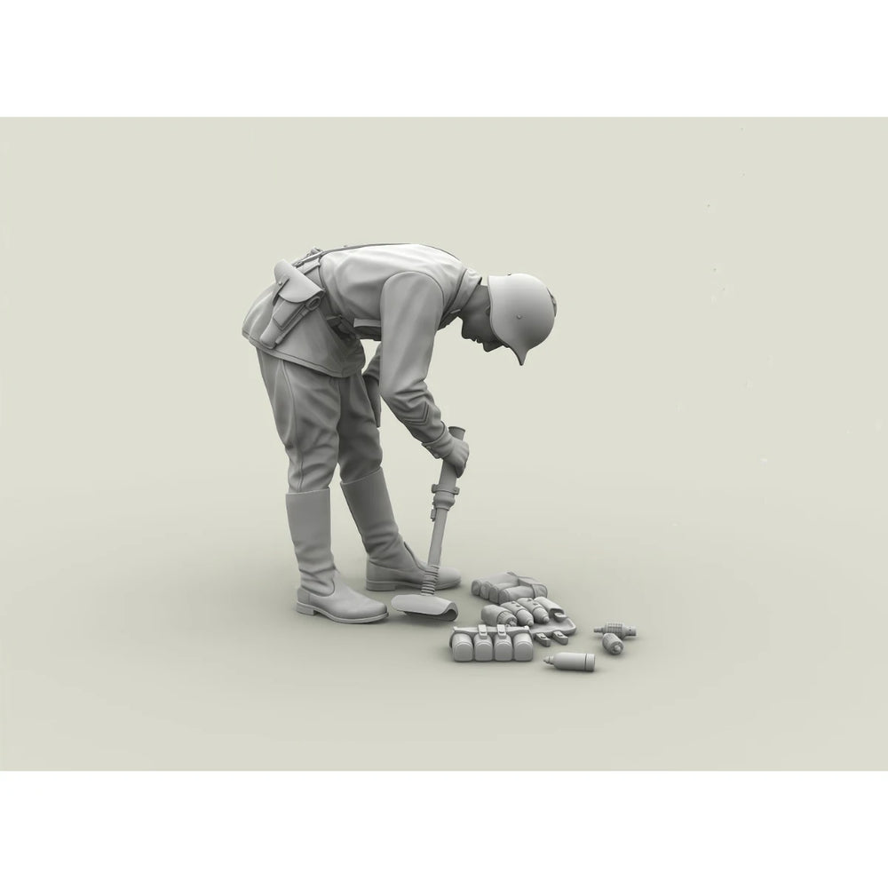 1/35 WWII Soviet Red Army Soldier with Mortar, Resin Model Figure Kit, Unassembled and Unpainted