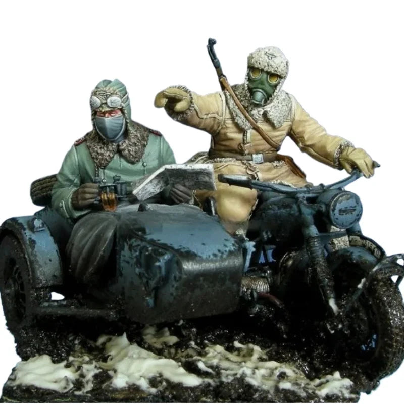 1/35 WWII German Motorcycle with Crew, 2 Figures, Resin Model Figure Kit, Unassembled and Unpainted