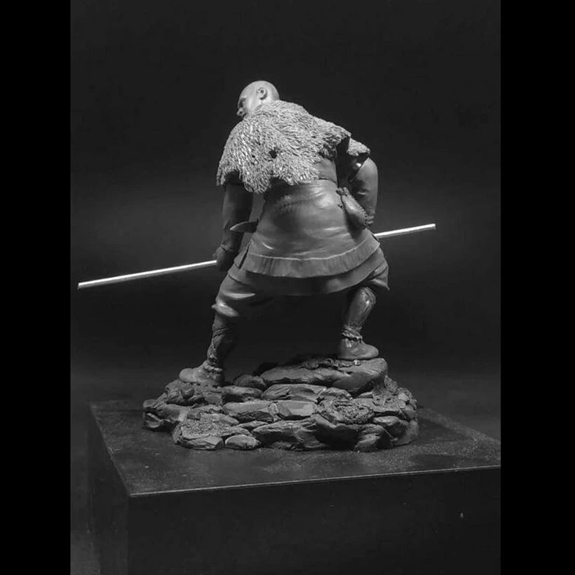 1/18 Barbarian with Fur Mantle and Poleaxe, Resin Model Figure Kit, Fantasy Theme, Unassembled and Unpainted