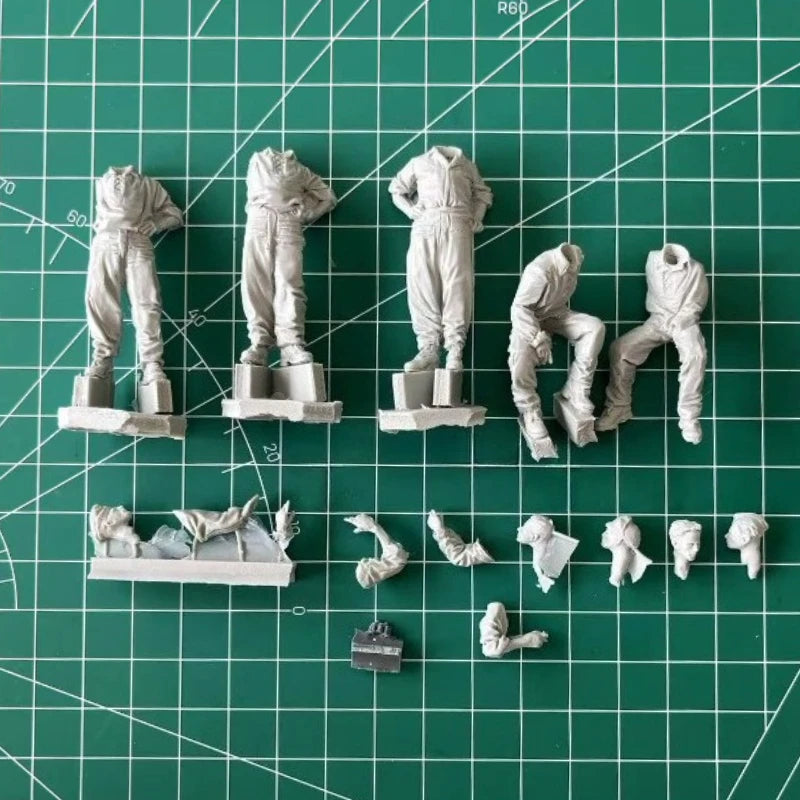 1/35 WWII German Panzer III Tank Crew, 5 Figures, Resin Model Figure Kit, Unassembled and Unpainted