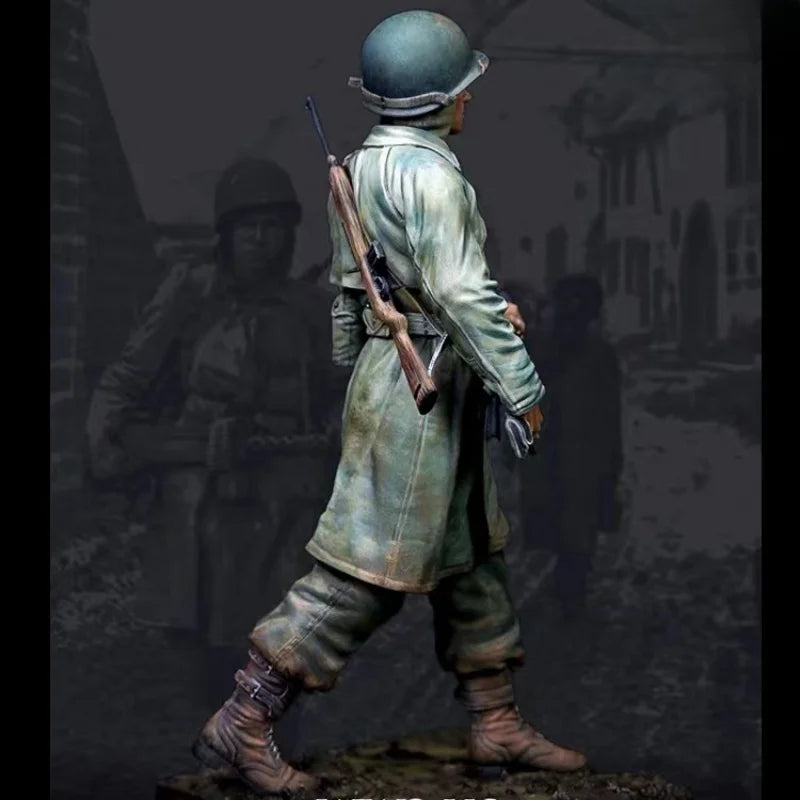 1/16 WWI German Infantryman in Greatcoat with Rifle, Resin Model Figure Kit, Unassembled and Unpainted