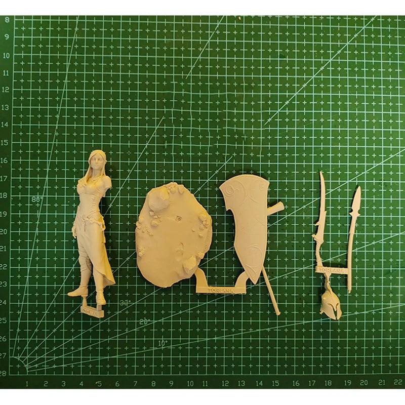 1/24 Warrior Maiden with Battle Axe, Resin Model Figure Kit, Fantasy Theme, Unassembled and Unpainted