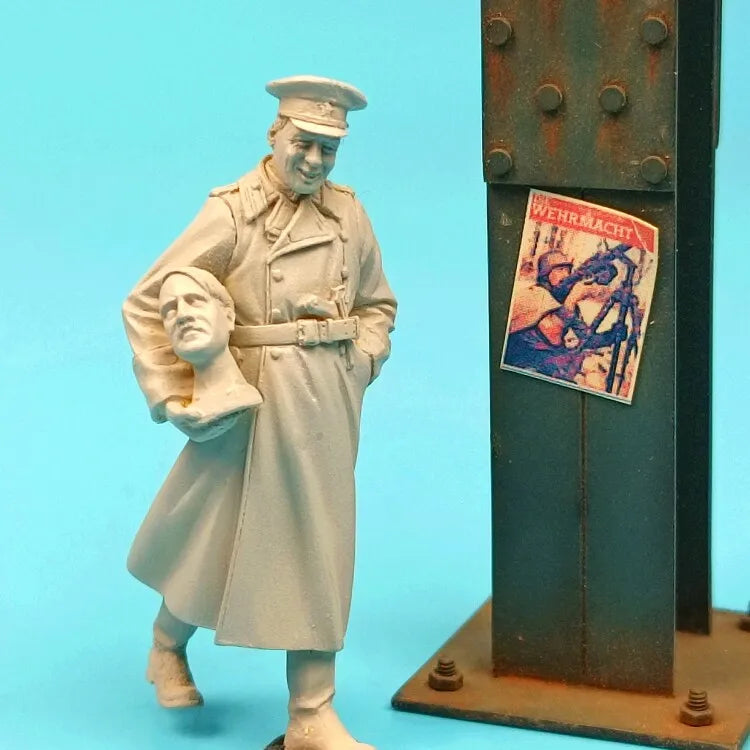 1/35 WWII German Infantry Examining Soviet Propaganda Posters, 4 Figures, Resin Model Diorama Kit, Unassembled and Unpainted