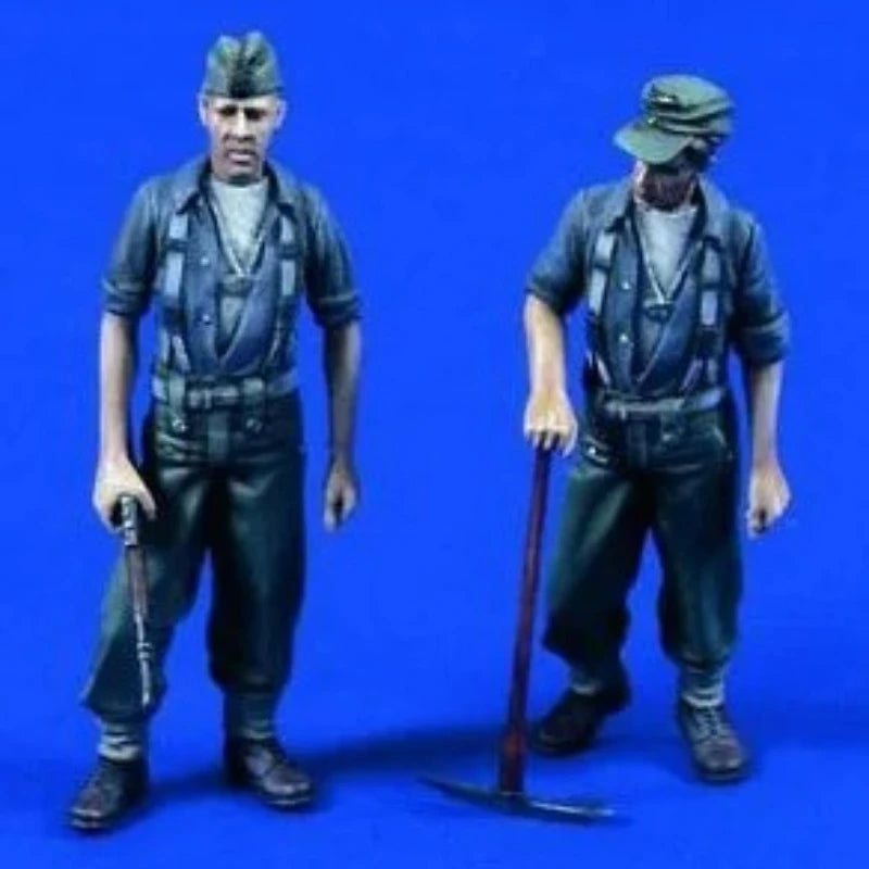 1/35 Modern Military Maintenance Soldiers, 2 Figures, Resin Model Figure Kit, Unassembled and Unpainted