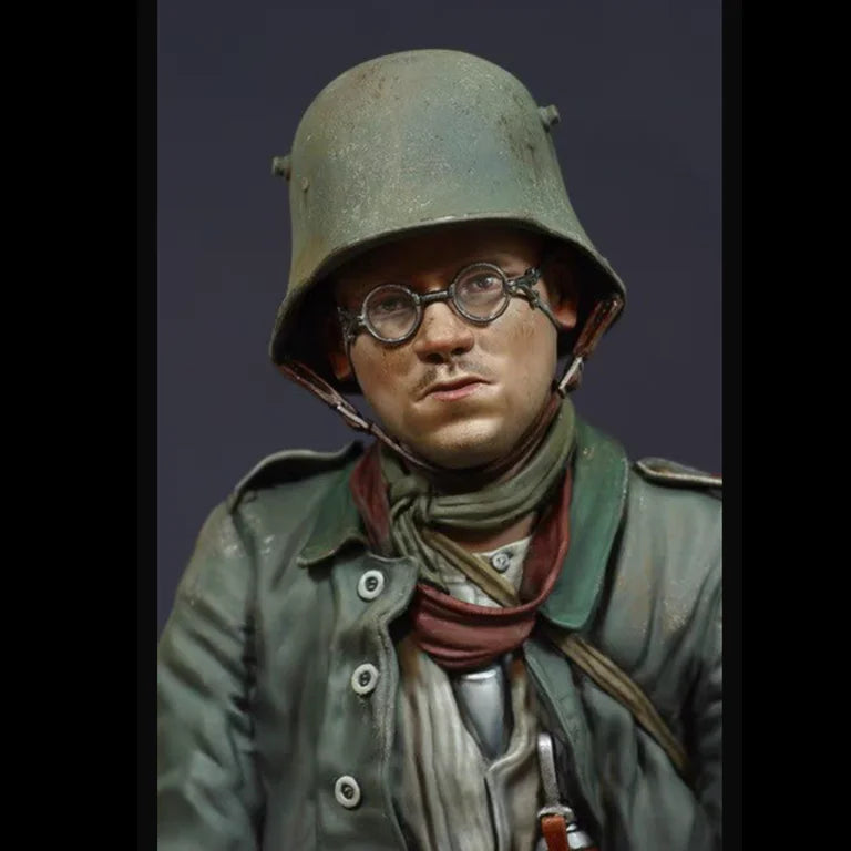 1/10 WWI German Infantryman with Spectacles and Red Scarf, Resin Model Bust Kit, Unassembled and Unpainted