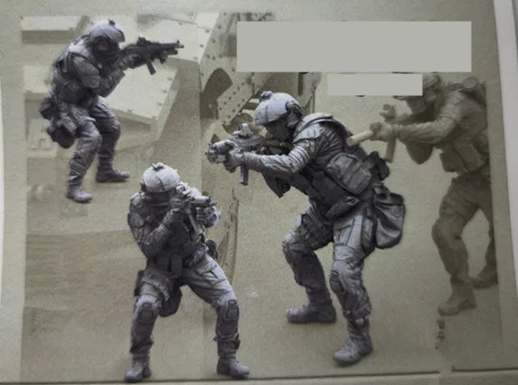 1/35 Modern Female Tactical Operative, Resin Model Figure Kit, Unassembled and Unpainted