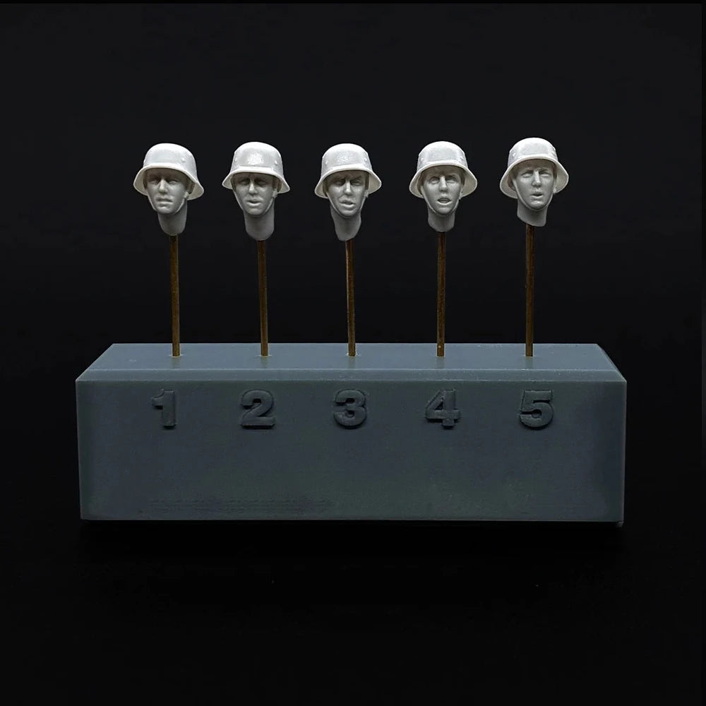 1/35 WWII German Infantry Heads with Stahlhelme, 5 Figures, Resin Model Bust Kit, Unassembled and Unpainted