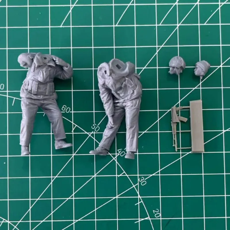 1/35 Modern Russian Soldier and Wounded, 2 Figures, Resin Model Figure Kit, Unassembled and Unpainted