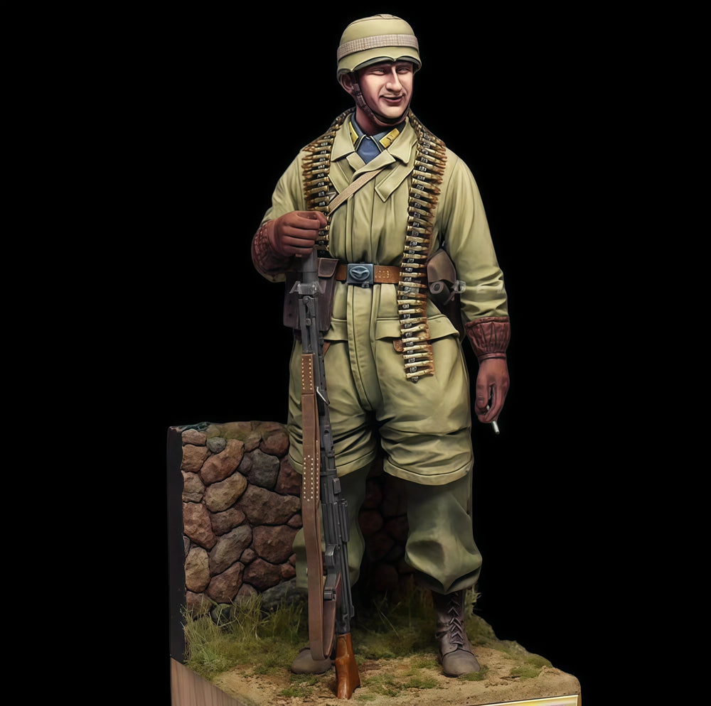 1/16 WWII Russian Infantry with Cartridge Bandolier, Resin Model Figure Kit, Unassembled and Unpainted