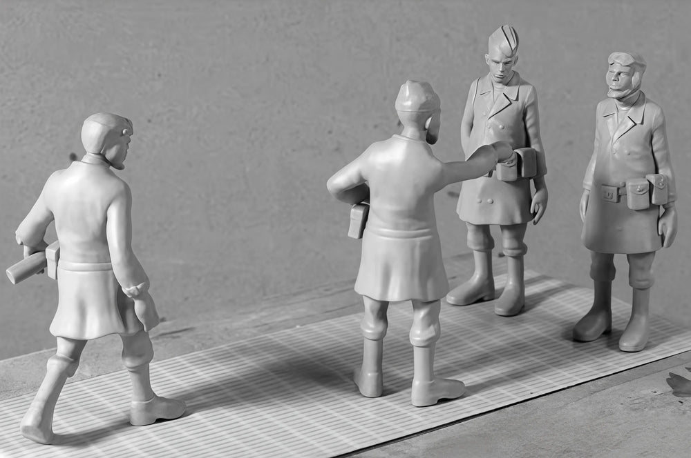 1/35 WWII US Cartoon Pilots, 8 Figures, Resin Model Figure Kit, Unassembled and Unpainted