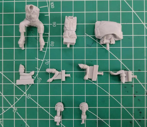 1/35 WWII German Panzer Crew Resting, 4 Figures, Resin Model Figure Kit, Unassembled and Unpainted