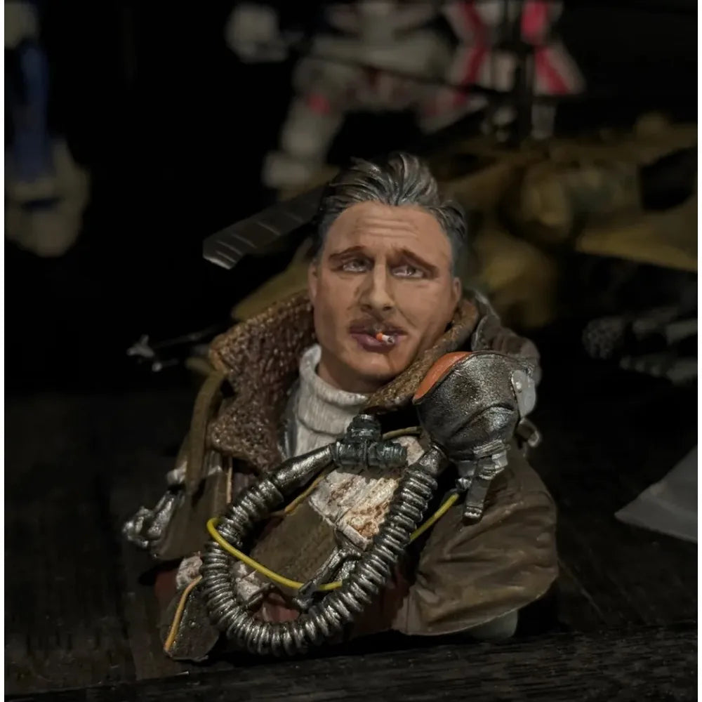 1/10 WWII Tactical Operator in Khaki with Neck Scarf, Resin Model Bust Kit, Unassembled and Unpainted