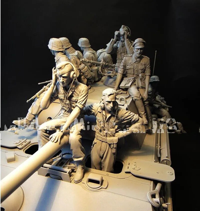 1/16 WWII Allied Tank Crew, 11 Figures, Resin Model Diorama Kit, Unassembled and Unpainted