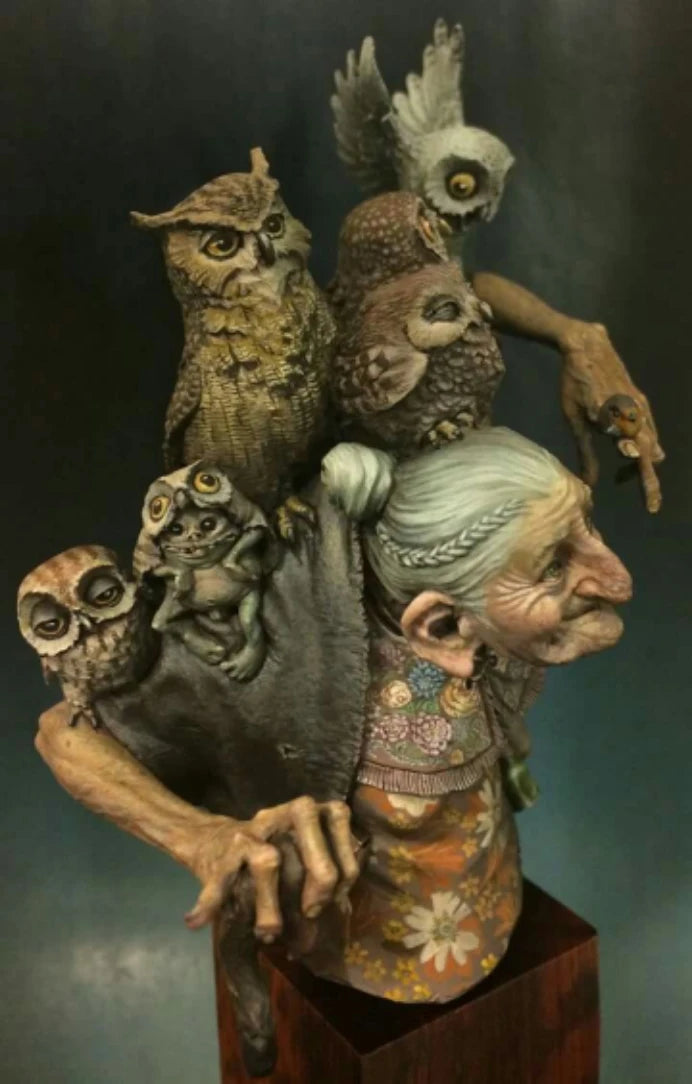 1/12 Elderly Wizard with Perched Owls, Resin Model Bust Kit, Fantasy Theme, Unassembled and Unpainted