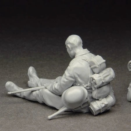 1/35 WWII Soldier, 2 Figures, Resin Model Figure Kit, Unassembled and Unpainted