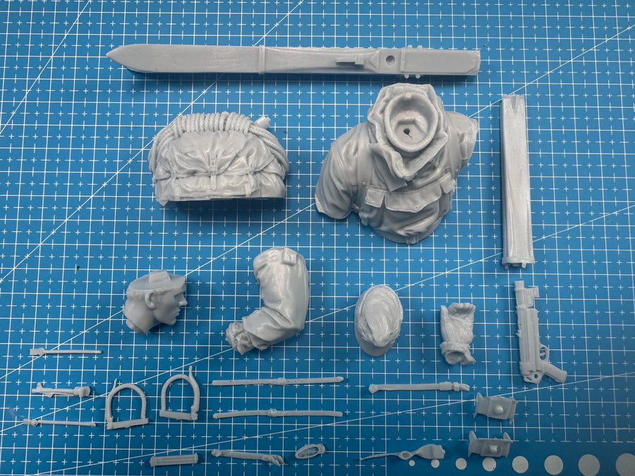 Military Soldier with Backpack 1/10 Resin Figure Kit - resin model view 2