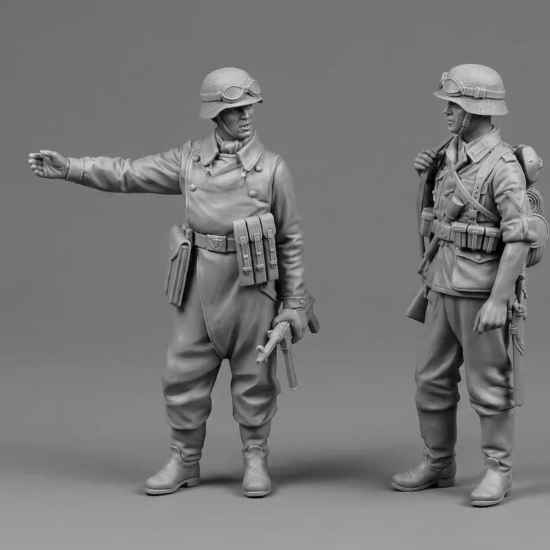 1/35 WWII German Wehrmacht Officer & Soldier, 2 Figures, Resin Model Figure Kit, Unassembled and Unpainted