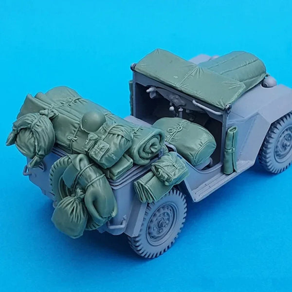 1/35 WWII Soviet GAZ-67B Field Car, 4 Figures, Resin Model Vehicle Kit, Unassembled and Unpainted