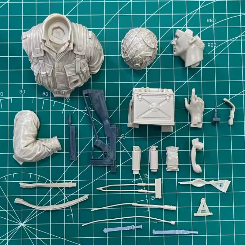 1/10 WWII US Airborne Radioman with Rifle, Resin Model Figure Kit, Unassembled and Unpainted