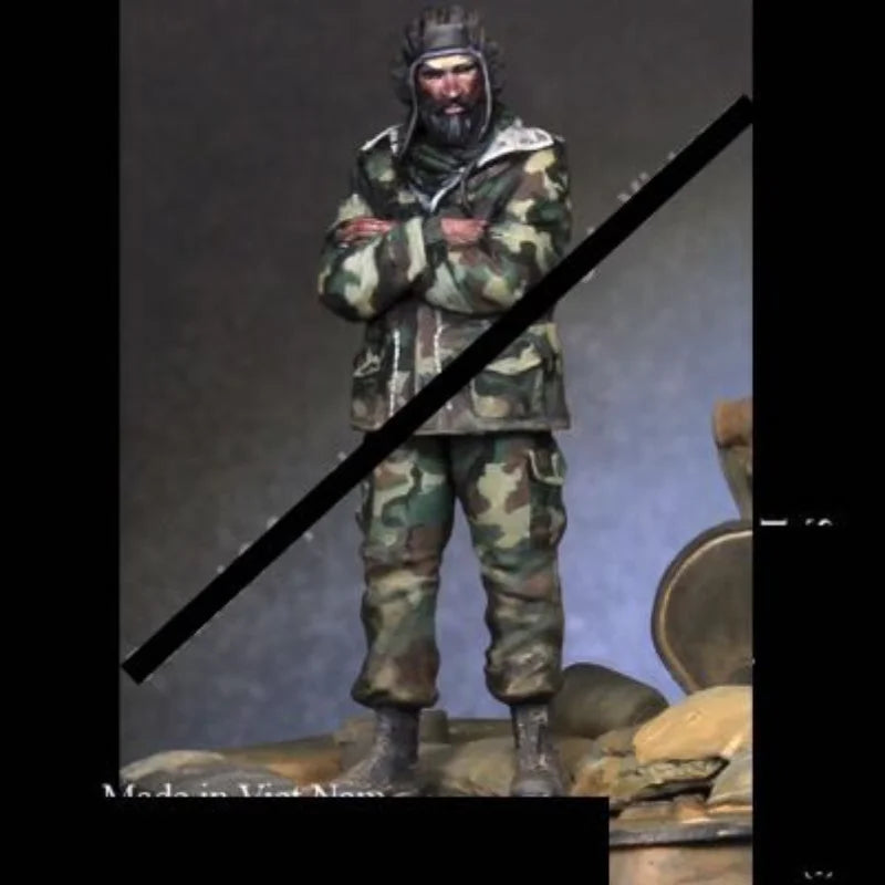 1/35 Modern Armored Knight with Spear and Ornate Helm, Resin Model Figure Kit, Unassembled and Unpainted