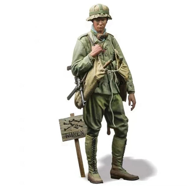 1/35 WWII German Panzer Pionier, Resin Model Figure Kit, Unassembled and Unpainted