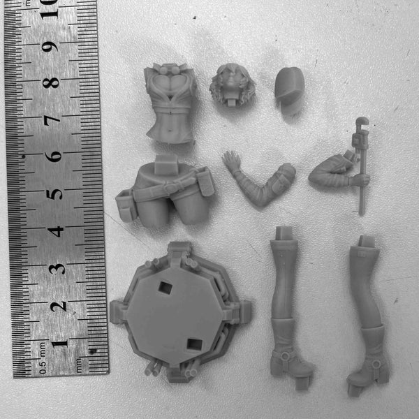1/24 Modern Female Machinist, Resin Model Figure Kit, Unassembled and Unpainted