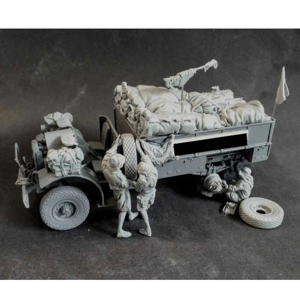 1/35 WWII German Artillery Truck, 3 Figures, Resin Model Vehicle Kit, Unassembled and Unpainted