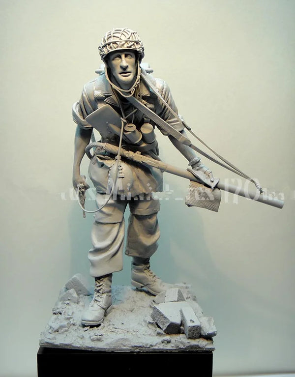1/16 WWII US Flamethrower Operator Attacking, Resin Model Figure Kit, Unassembled and Unpainted