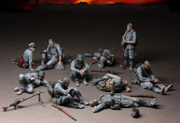 1/35 WWII German Infantry Squad Assaulting, 10 Figures, Resin Model Figure Kit, Unassembled and Unpainted