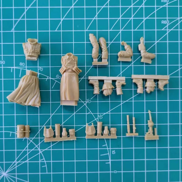 1/35 WWII German Flamethrower Team, 2 Figures, Resin Model Figure Kit, Unassembled and Unpainted