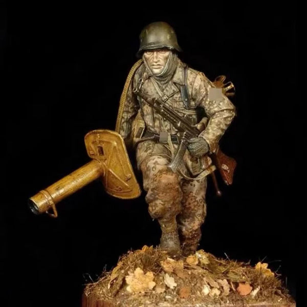 1/16 WWII Soldier Squad with Flamethrower, 5 Figures, Resin Model Figure Kit, Unassembled and Unpainted