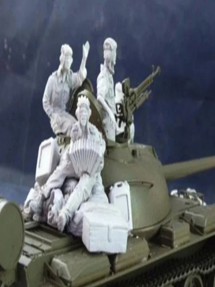 1/35 WWII African Tank Crew, 4 Figures, Resin Model Figure Kit, Unassembled and Unpainted